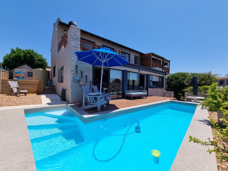 4 Bedroom Property for Sale in Wavecrest Eastern Cape